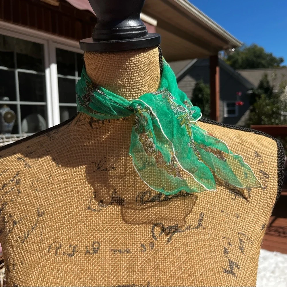 Elegant Green Scarf vintage silk( Crepes)